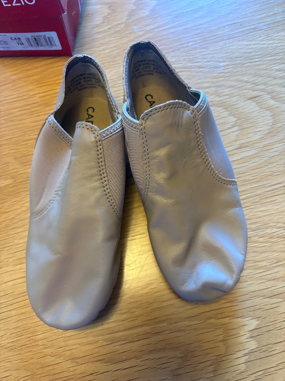NIB Capezio tan jazz shoes size 7